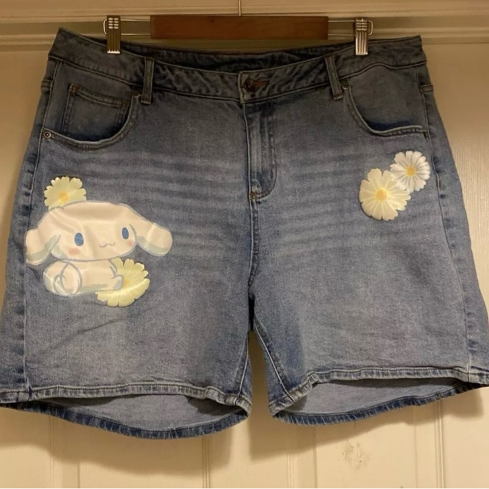 Sanrio Cinnamoroll Flowers Mom Shorts Sz 16
